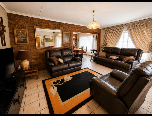 3 BEDROOM HOUSE FOR SALE IN VANDERBIJLPARK SE 4